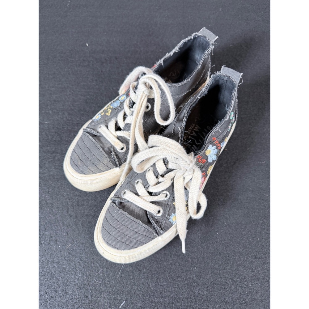 Blowfish Malibu Grey Floral Embroidered Canvas Sneakers Low Top Frayed Size 7.5